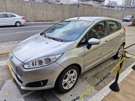 FORD FIESTA 1.6 SE HATCH 16V FLEX 4P POWERSHIFT FORD FIESTA 1.6 SE HATCH 16V FLEX 4P POWERSHIFT